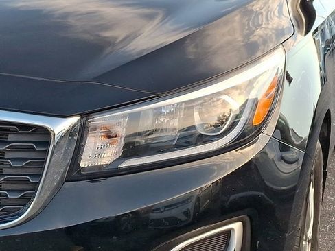 Used 2019 Kia Sedona L image 12