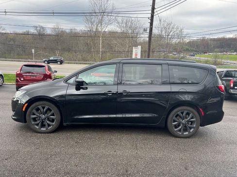 Used 2019 Chrysler Pacifica Touring-L image 7