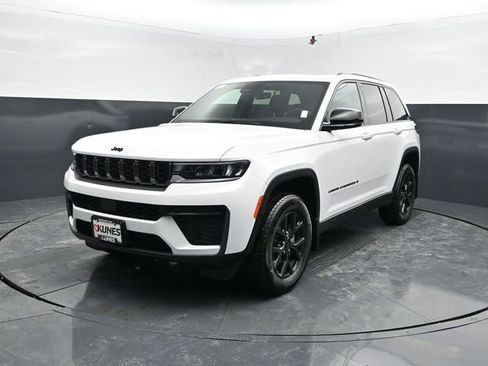 New 2026 Jeep Grand Cherokee Altitude AWD/4WD image 4