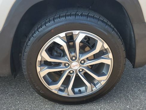 Used 2020 GMC Terrain SLT w/ Preferred Package AWD/4WD image 6