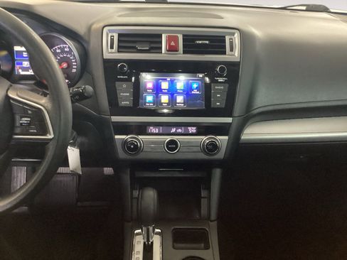 Used 2018 Subaru Outback 2.5i AWD/4WD image 11