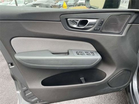 Used 2020 Volvo XC60 T5 R-Design image 13