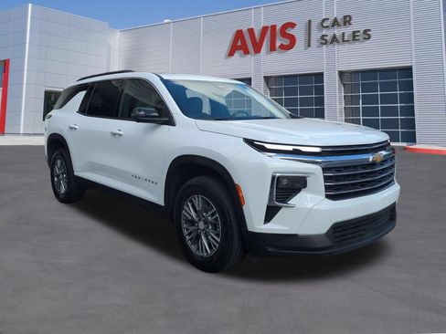 Used 2026 Chevrolet Traverse LT w/ Driver Confidence Package FWD image 3