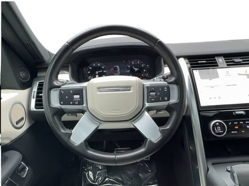Used 2023 Land Rover Discovery Metropolitan Edition AWD/4WD image 40