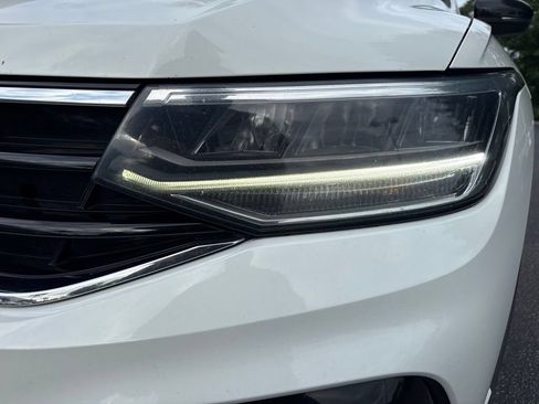 Used 2022 Volkswagen Tiguan SE R-Line FWD image 9