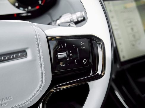 Used 2025 Land Rover Range Rover Sport Dynamic SE image 54