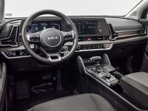 Certified 2025 Kia Sportage LX image 7