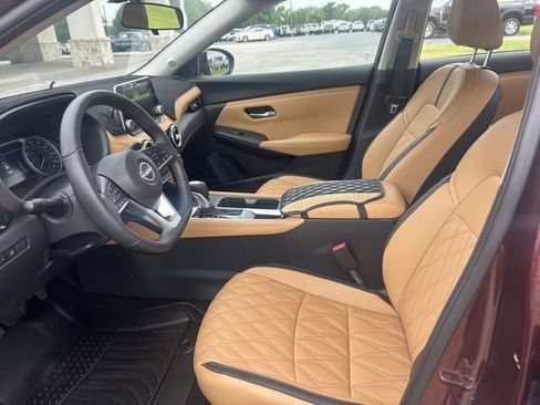 Used 2025 Nissan Sentra SV w/ SV Premium Package FWD image 5