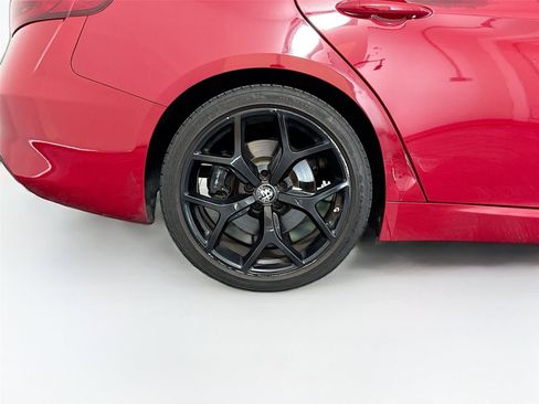 Used 2019 Alfa Romeo Giulia w/ Nero Edizione RWD image 19