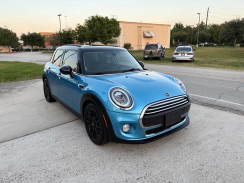 Used 2019 MINI Cooper 4-Door Hardtop w/ Premium Package image 5