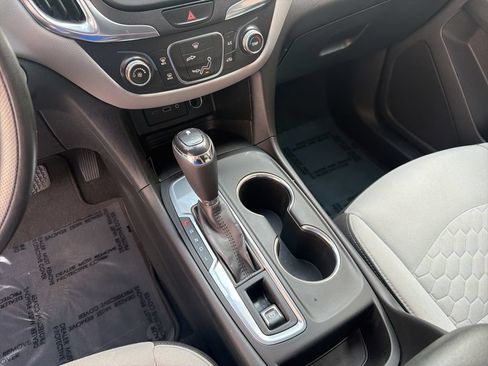 Used 2021 Chevrolet Equinox LT FWD image 17