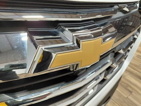 Used 2026 Chevrolet Equinox LT AWD/4WD image 12