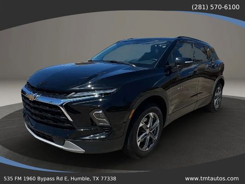 Used 2024 Chevrolet Blazer LT FWD image 2