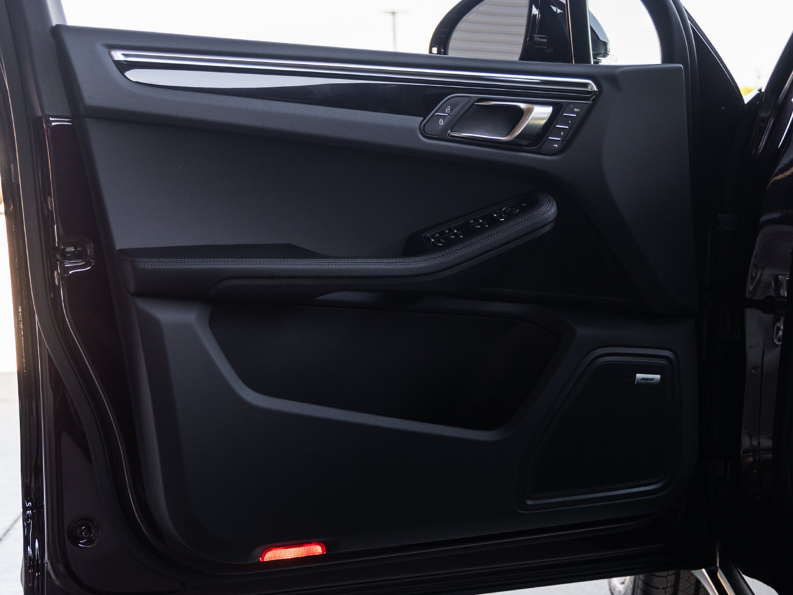 Certified 2026 Porsche Macan AWD/4WD image 23