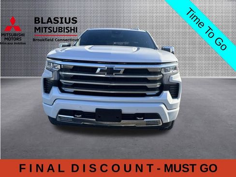 Used 2023 Chevrolet Silverado 1500 High Country w/ High Country Premium Package AWD/4WD image 3