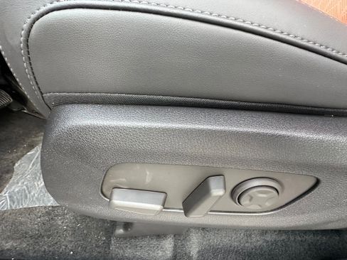 New 2026 Kia Carnival EX image 28