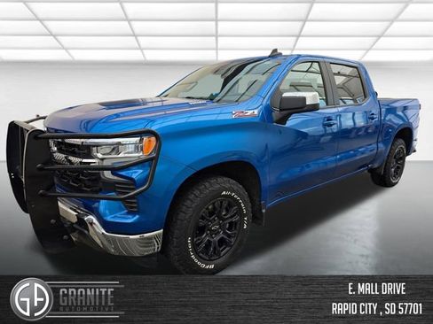 Used 2022 Chevrolet Silverado 1500 LT w/ Z71 Off-Road Package AWD/4WD image 1