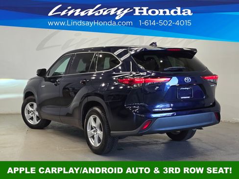 Used 2021 Toyota Highlander LE FWD image 4