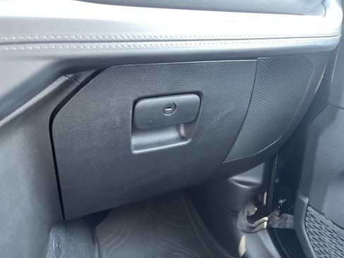 Used 2025 Jeep Wrangler Unlimited Sahara AWD/4WD image 32