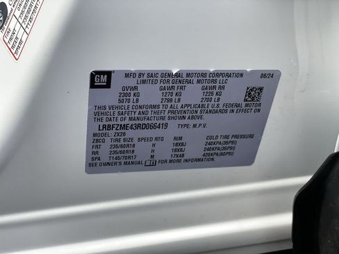Used 2024 Buick Envision Preferred AWD/4WD image 29