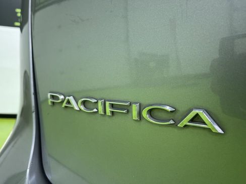 Used 2021 Chrysler Pacifica Touring w/ Cold Weather Group image 13