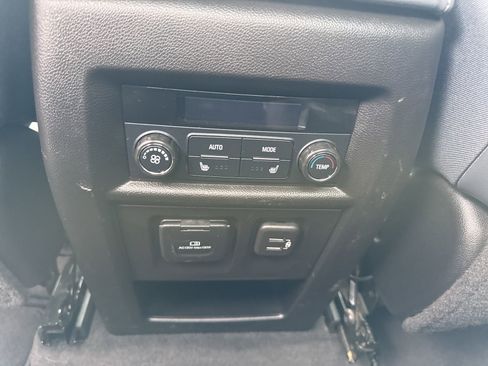 Used 2018 Chevrolet Traverse Premier image 19