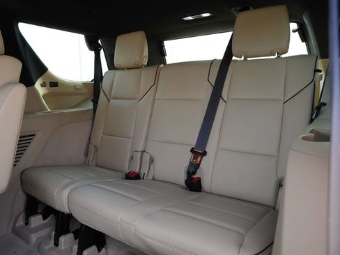 Used 2023 Cadillac Escalade Premium Luxury image 21