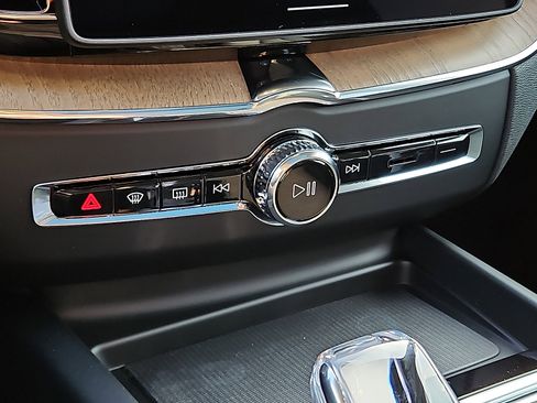 New 2026 Volvo XC60 B5 Plus w/ Protection Package Premier image 14