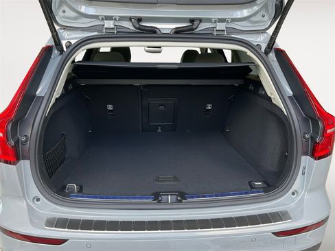 New 2026 Volvo V60 B5 Cross Country Ultra w/ Protection Package Premier image 11