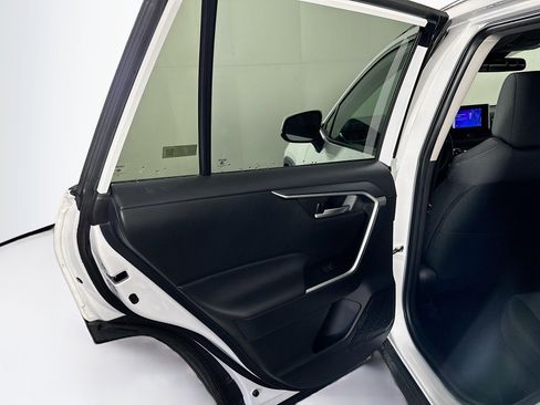 Used 2025 Toyota RAV4 XLE image 25