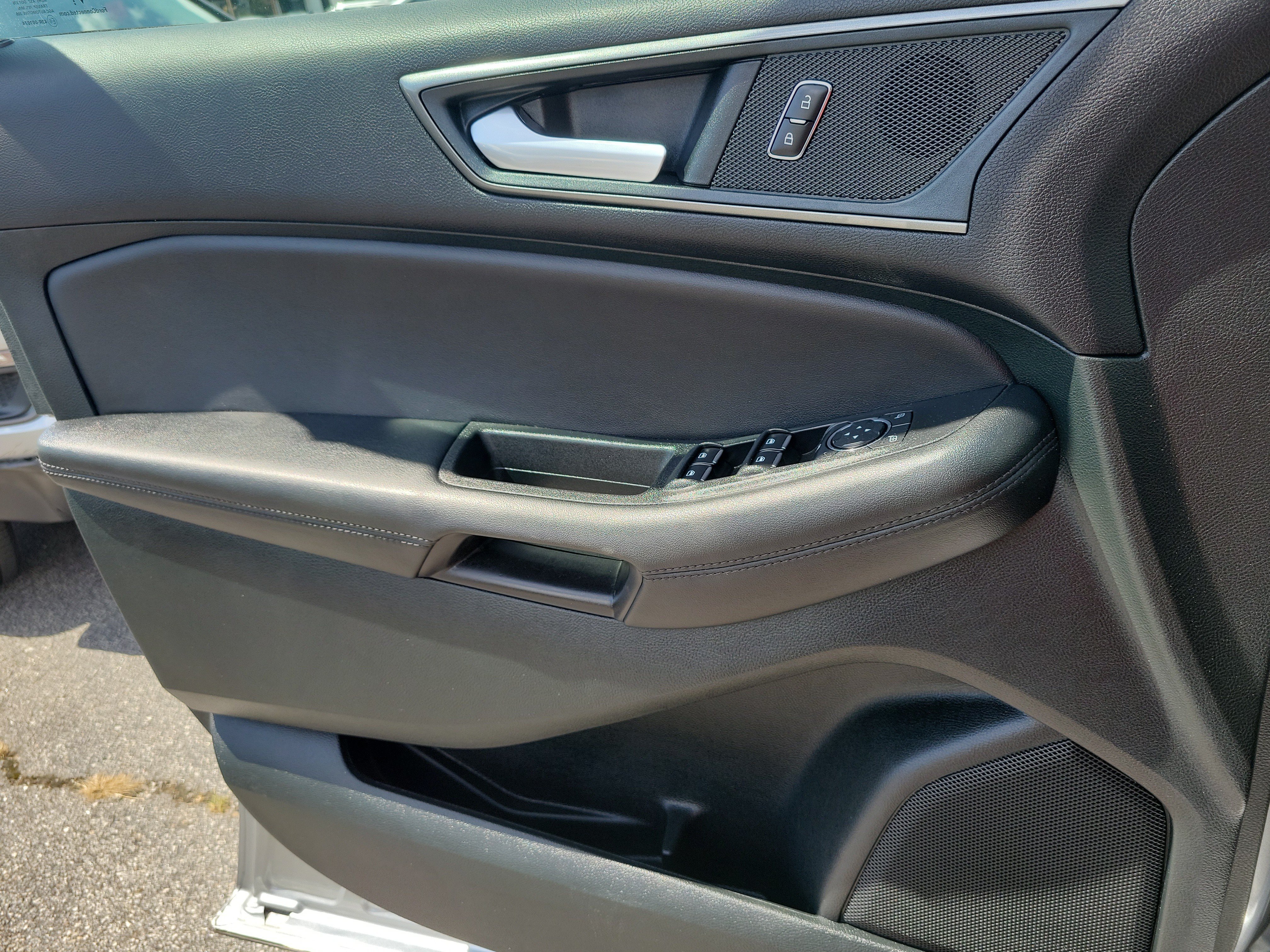 Used 2024 Ford Edge SE w/ Black Appearance Package AWD/4WD image 19