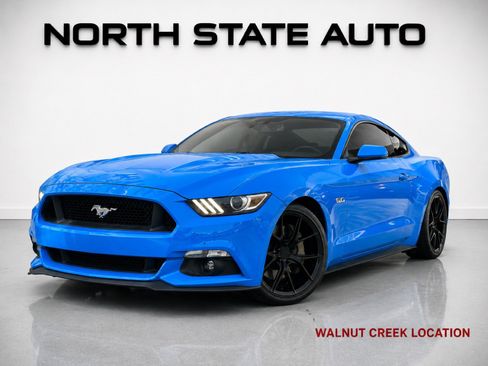 Used 2017 Ford Mustang GT RWD image 1