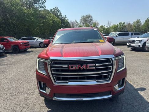 Used 2024 GMC Yukon SLT w/ SLT Premium Package image 2