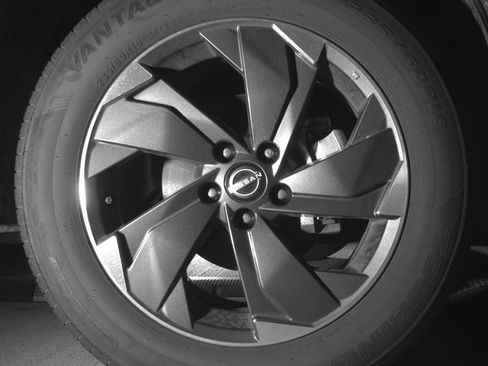 Used 2025 Nissan Rogue SV image 13