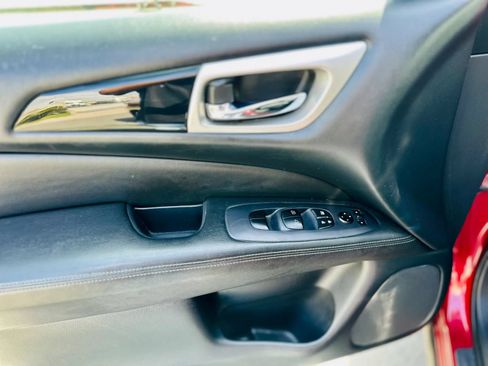 Used 2019 Nissan Pathfinder SV w/ Cargo Package FWD image 8
