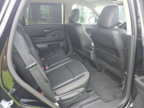 Used 2023 Nissan Pathfinder SL FWD image 18