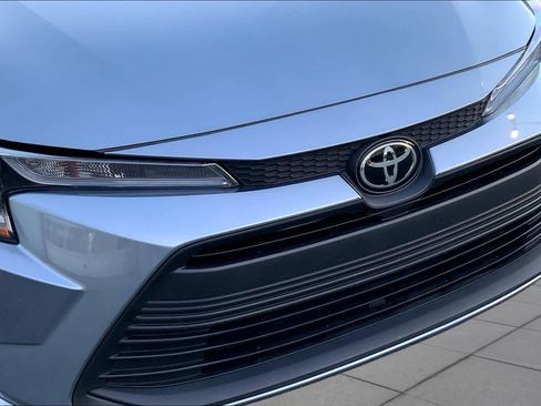 Used 2025 Toyota Corolla LE FWD image 27