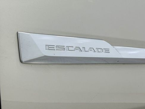 Used 2017 Cadillac Escalade Luxury AWD/4WD image 48