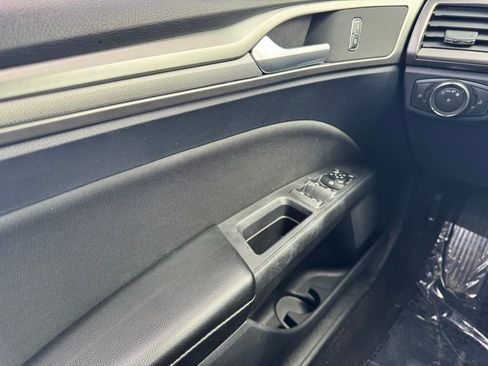 Used 2020 Ford Fusion SE FWD image 31