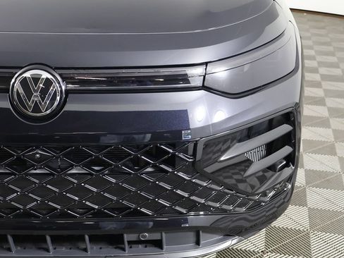 Used 2026 Volkswagen Tiguan SEL R-Line AWD/4WD image 16