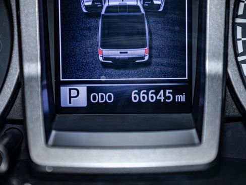 Used 2020 Toyota Tacoma SR5 w/ Technology Package image 18