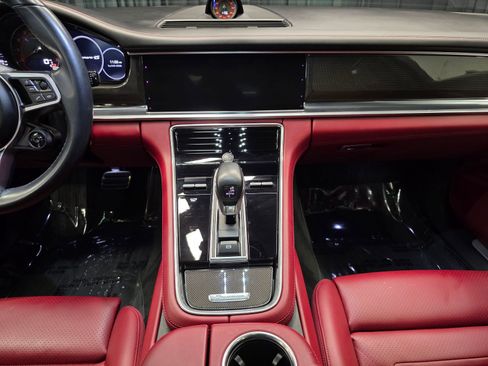Used 2018 Porsche Panamera 4S image 27