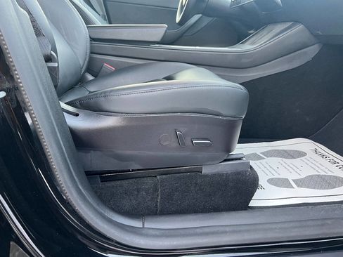Used 2021 Tesla Model Y Long Range image 12