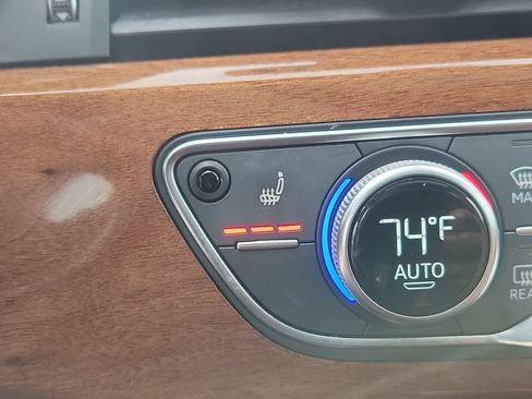 Used 2023 Audi A4 2.0T Premium w/ Convenience Package image 28