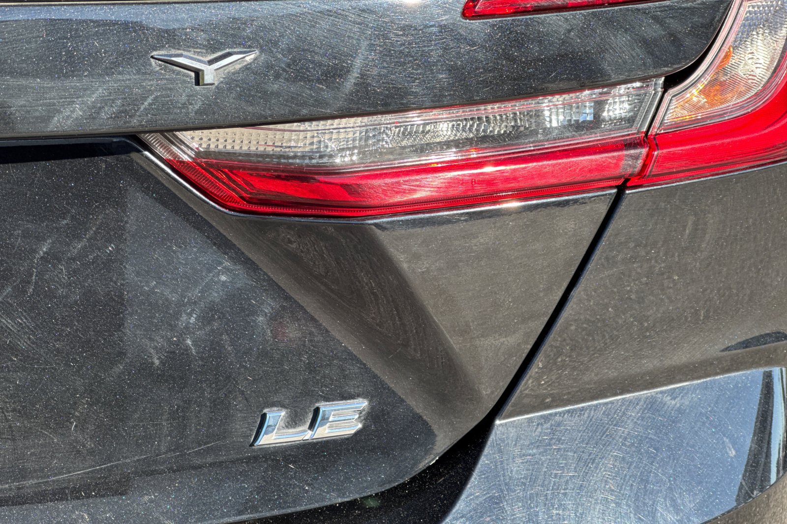 Used 2025 Toyota Camry LE FWD image 27