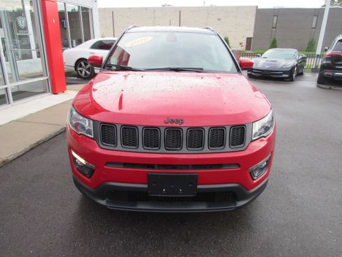 Used 2020 Jeep Compass Latitude FWD image 3
