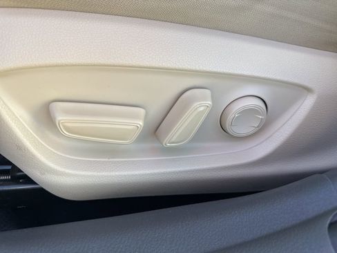 Used 2018 Toyota Camry L image 17