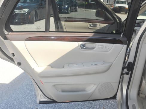 Used 2008 Cadillac DTS FWD image 35