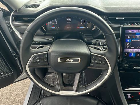 Certified 2022 Jeep Grand Cherokee Limited image 18