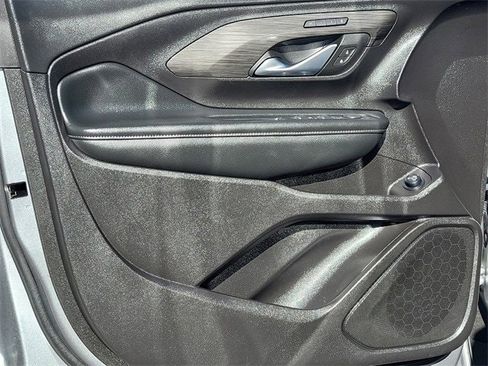 Used 2024 GMC Terrain SLT image 21